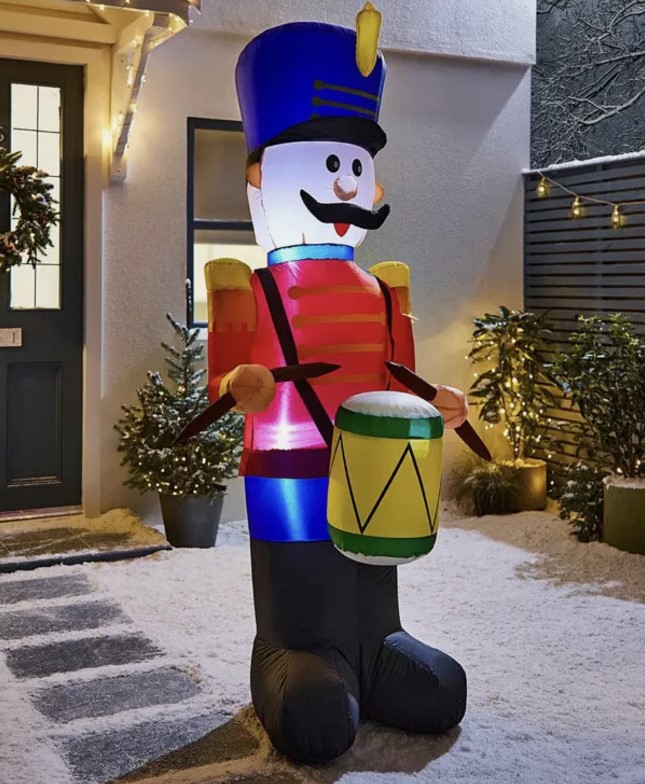 Nadmuchiwana świąteczna dekoracja Dziadek do orzechów LED 355 cm