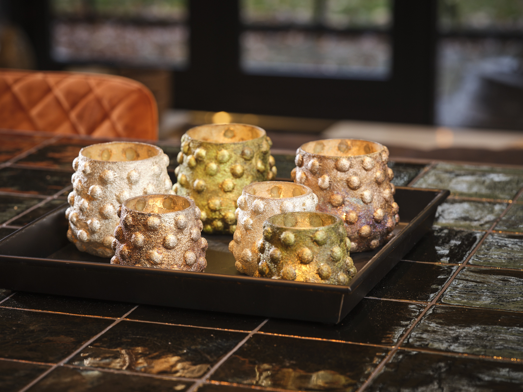 Świecznik dekoracyjny rustykalny z chropowatą strukturą 7x9x9 cm